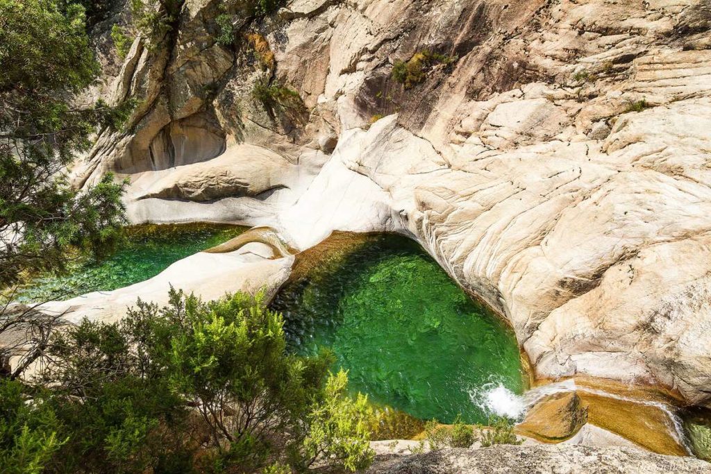cascade de purcaraccia - les piscines naturelles de corse du sud