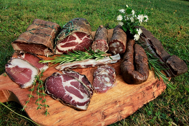 Charcuterie - Les Toits de Santa Giulia, location de Villas en Corse du Sud