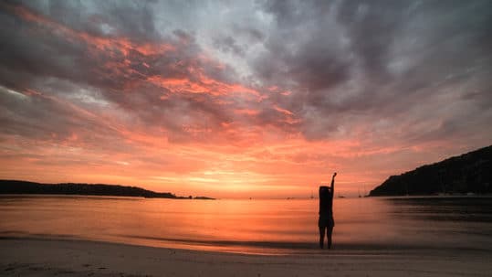 Coucher de soleil sur la plage - Expérience insolite en Corse du Sud - Les Toits de Santa Giulia, location de Villas