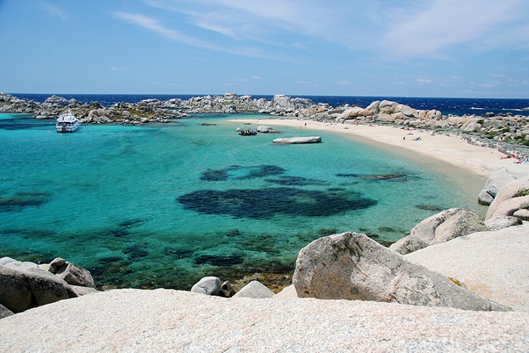 Iles Lavezzi - Les Toits de Santa Giulia, location de Villas en Corse du Sud